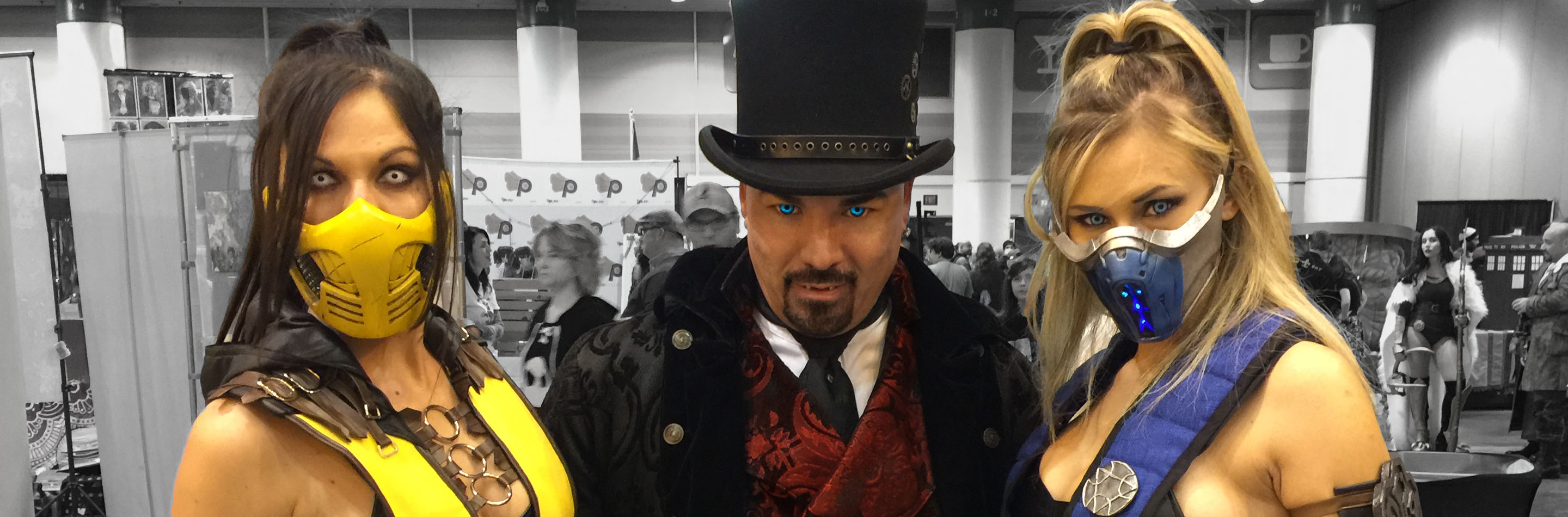 Lord FreakZilla a vampire hybrid poses with 2 women at New Orleans Comic Con